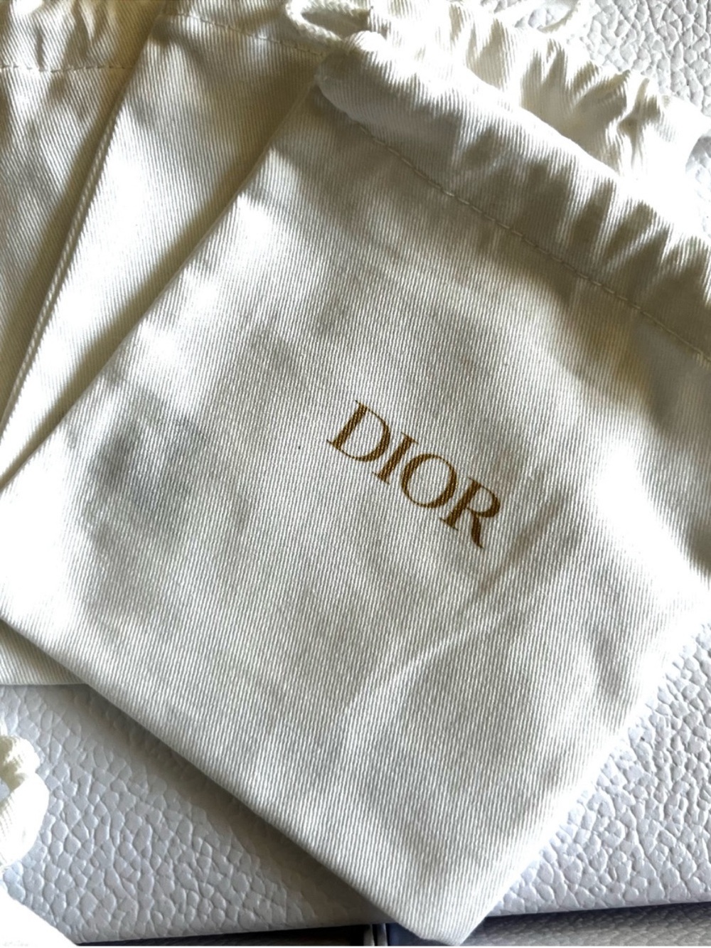 Dior cream and gold keychain pouch VIP GWP - Picture 5 of 8